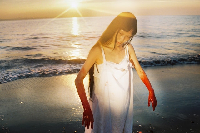 Star, Petra Collins